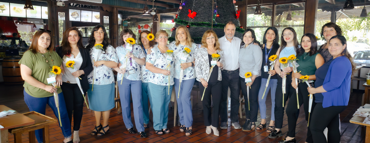 Conmemoración del Día de la Secretaria y el Secretario: una función que apoya el quehacer de la Facultad