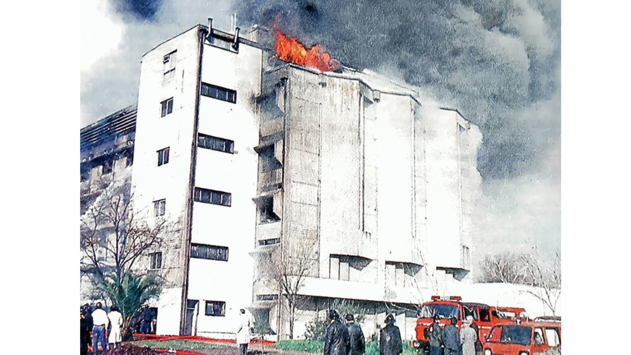 La historia de unión y superación que marcó a la Facultad de Ciencias Químicas y Farmacéuticas tras el incendio de 1992